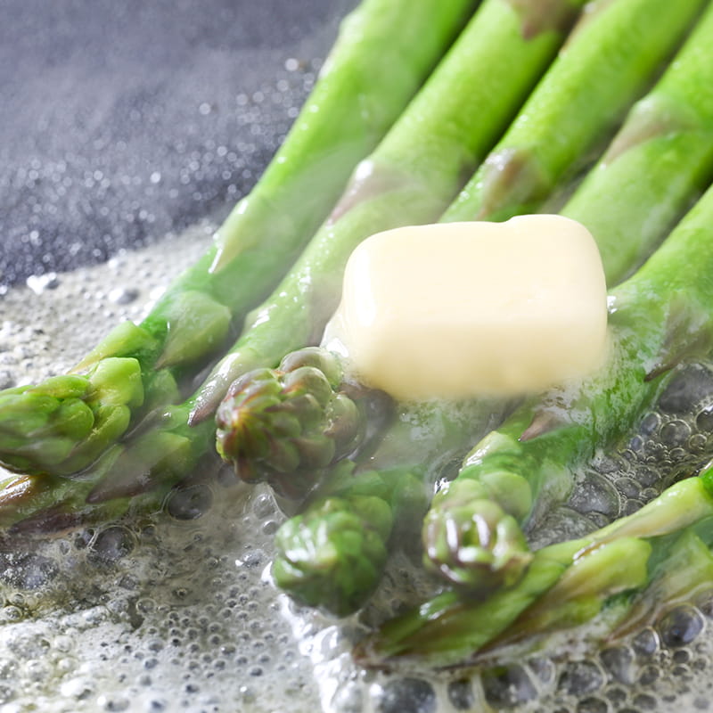 Asperges met kruidenbotersaus