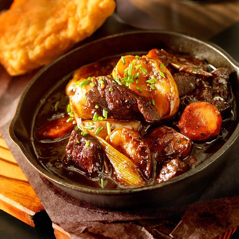 Stoofpotje met konijn en paddenstoelen