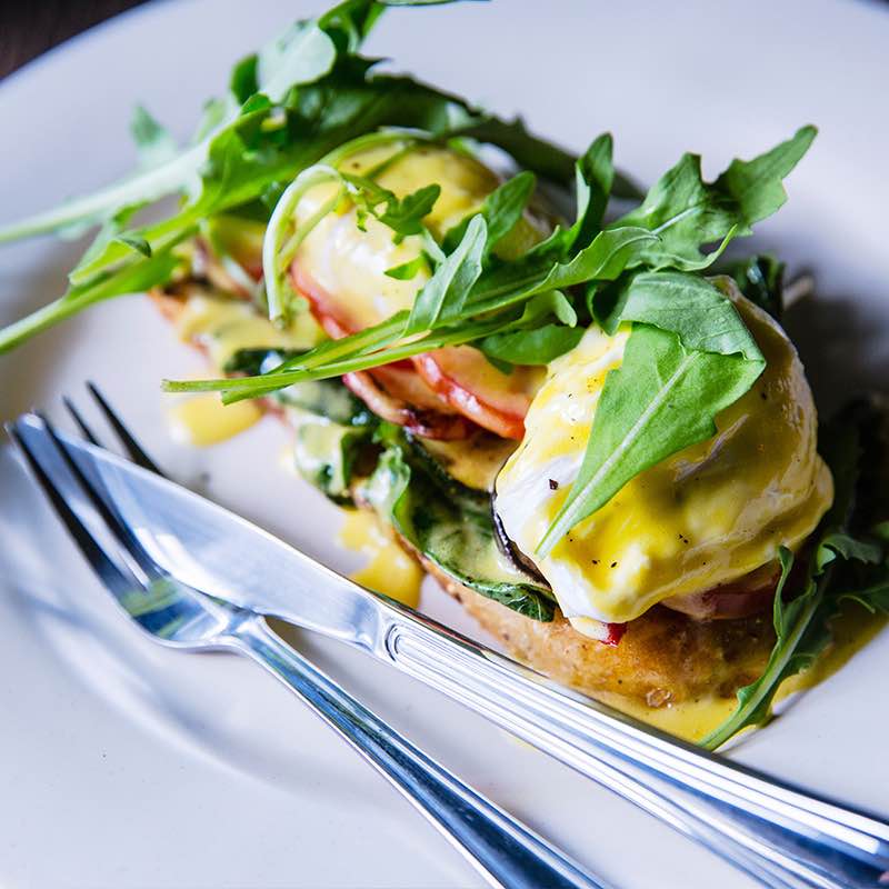 Gepocheerd ei met ham