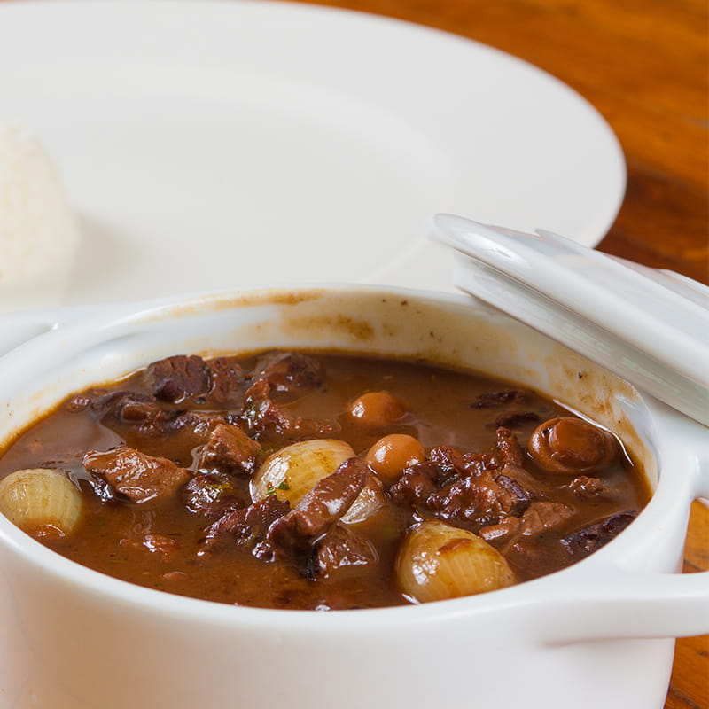 Hachee met komkommer en rijst