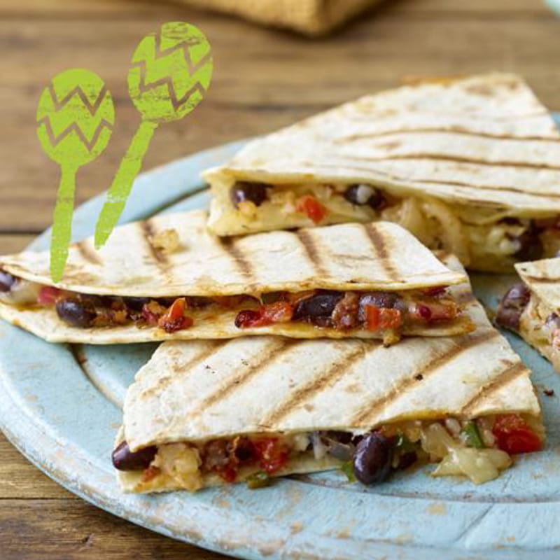 Mexicaanse zwarte bonen en kaas quesadilla