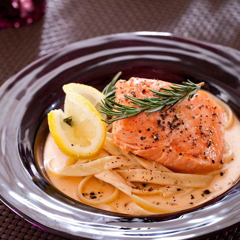 Zalmmoot met gekruide boter