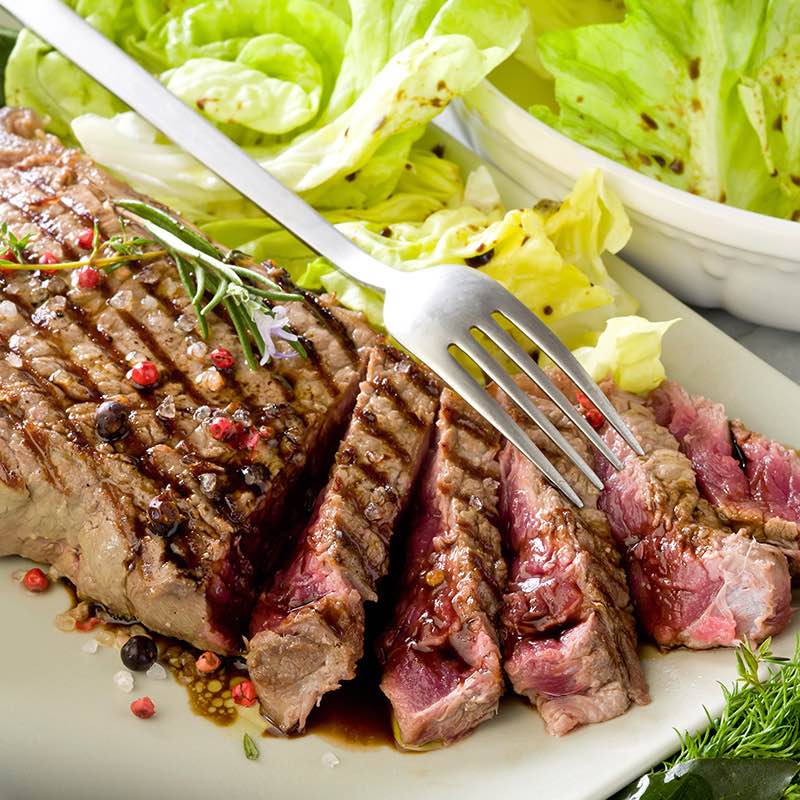 Biefstuk met sjalotjes en tomatensaus