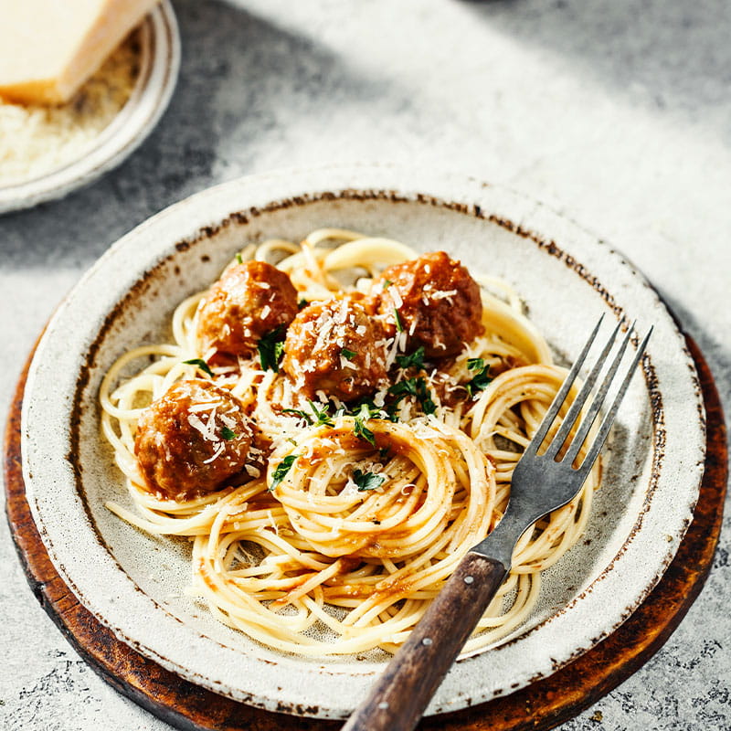 spaghetti-met-gehaktballen-en-parmezaanse-kaasRecept-image-800x800